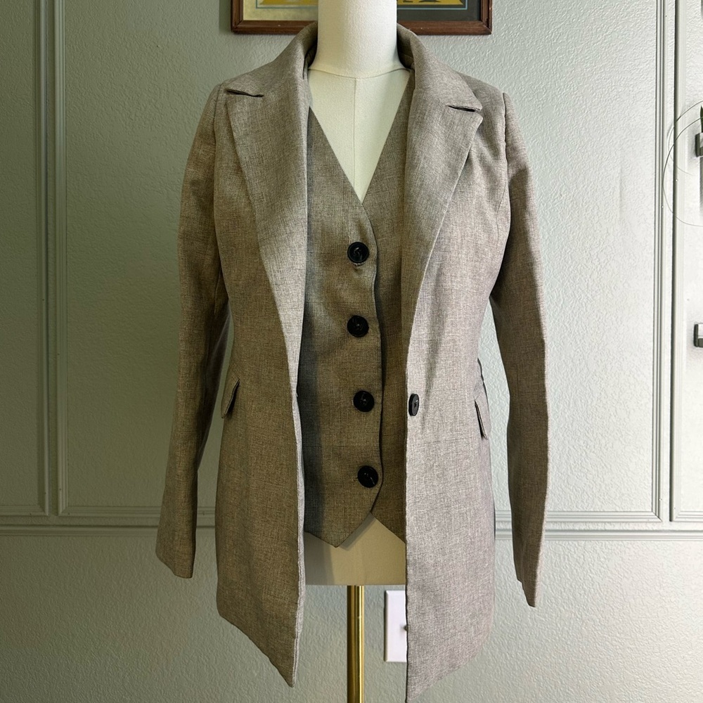 Han Queen Women’s Three Piece Suit - MEDIUM